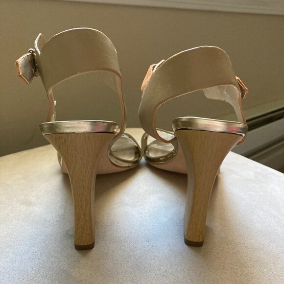 Wooden heel sandals - Picture 9 of 11